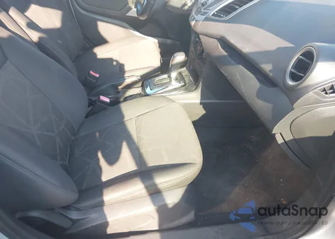 2013 Ford Fiesta Se z USA, uszkodzony, nr VIN 3FADP4EJ4DM215850